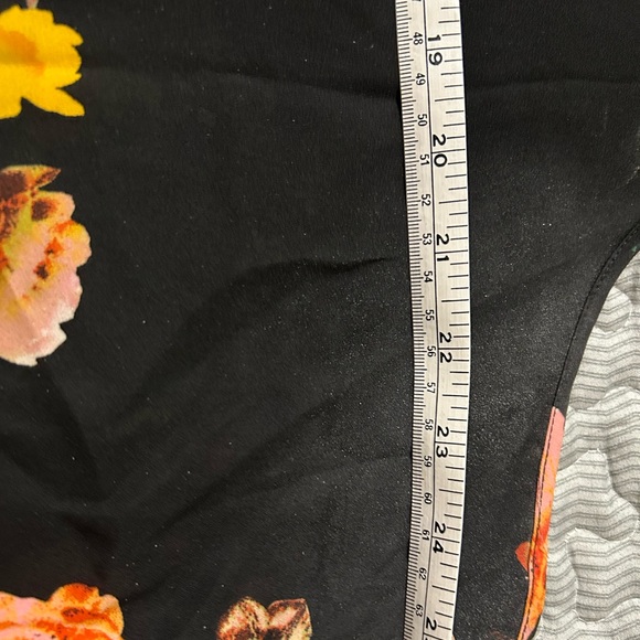 💐 Colorful hi-lo sleeveless top 💐 - Picture 5 of 8